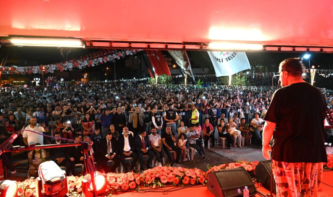 Kadirli Belediyesi tarafından kültür ve sanat etkinlikleri kapsamında düzenlenen Mustafa