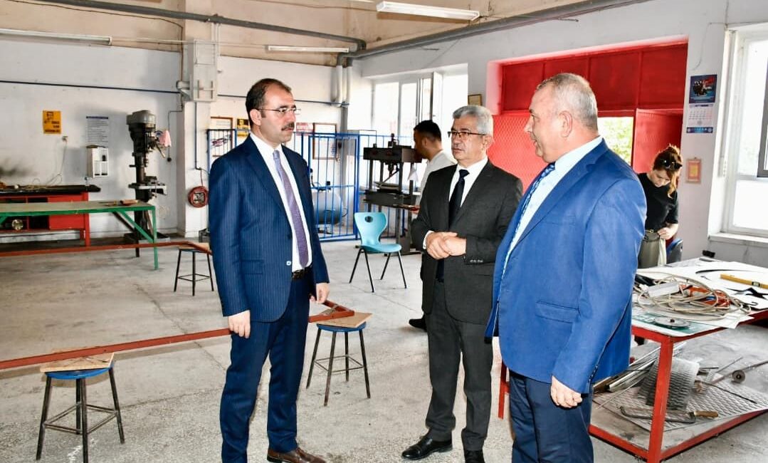 Kadirli Kaymakamı Erdinç Dolu, Şehit Kaan Çalin Mesleki Ve Teknik