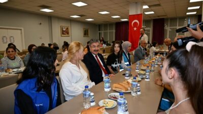 Osmaniye Valisi Dr. Erdinç Yılmaz, Osmaniye Kız Öğrenci Yurdunu ziyaret