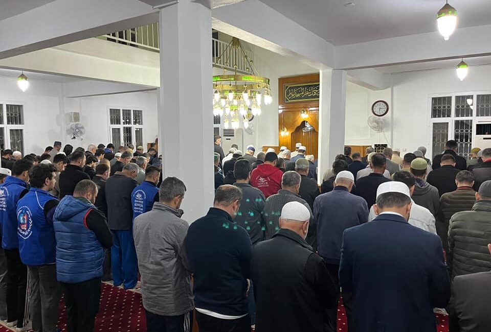 Osmaniye Yavuz Sultan Selim Camisinde, KYK da kalan üniversiteli öğrenciler,