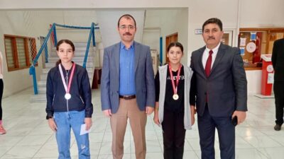 Kadirli ilçesinde Cumhuriyet Bayramı kapsamında düzenlenen masa tenisi turnuvasında dereceye