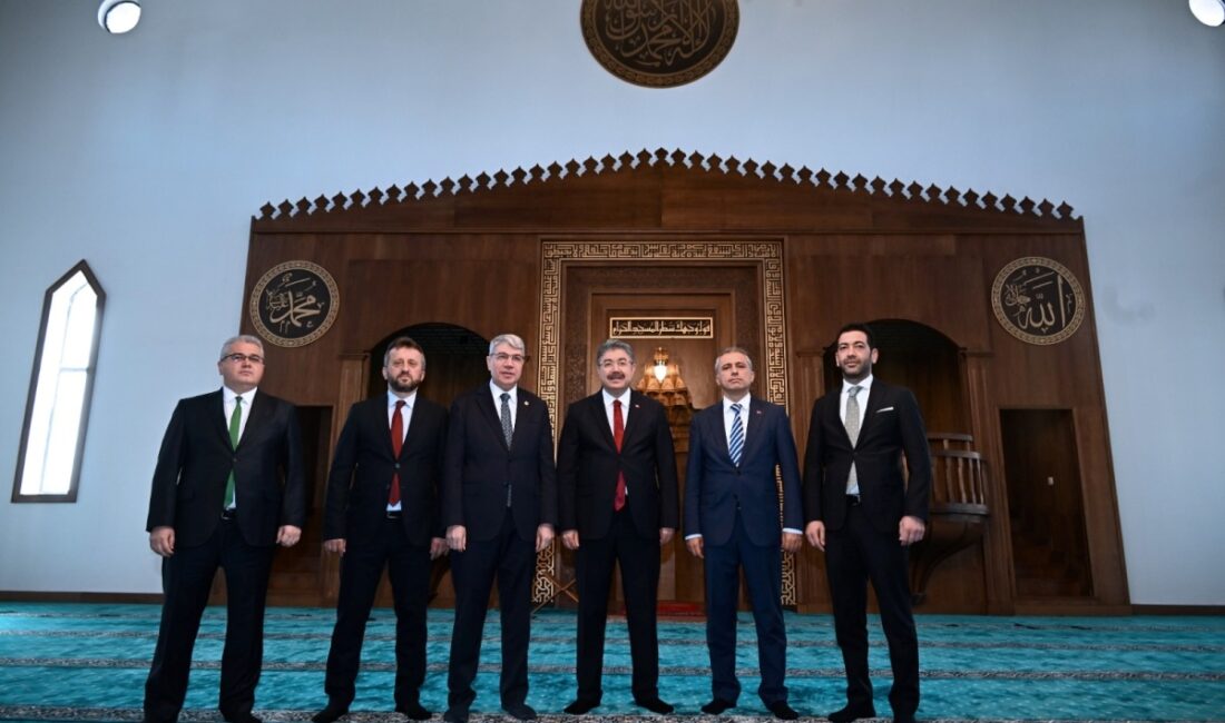 Osmaniye Valisi Dr. Erdinç Yılmaz, yapımı tamamlanan Osmaniye Millet Bahçesi’nde