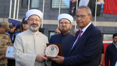 Kahramanmaraş Emniyet Müdürlüğü’ne 63 Araç Bağışı Kahramanmaraş Emniyet Müdürlüğü’ne, hayırsever