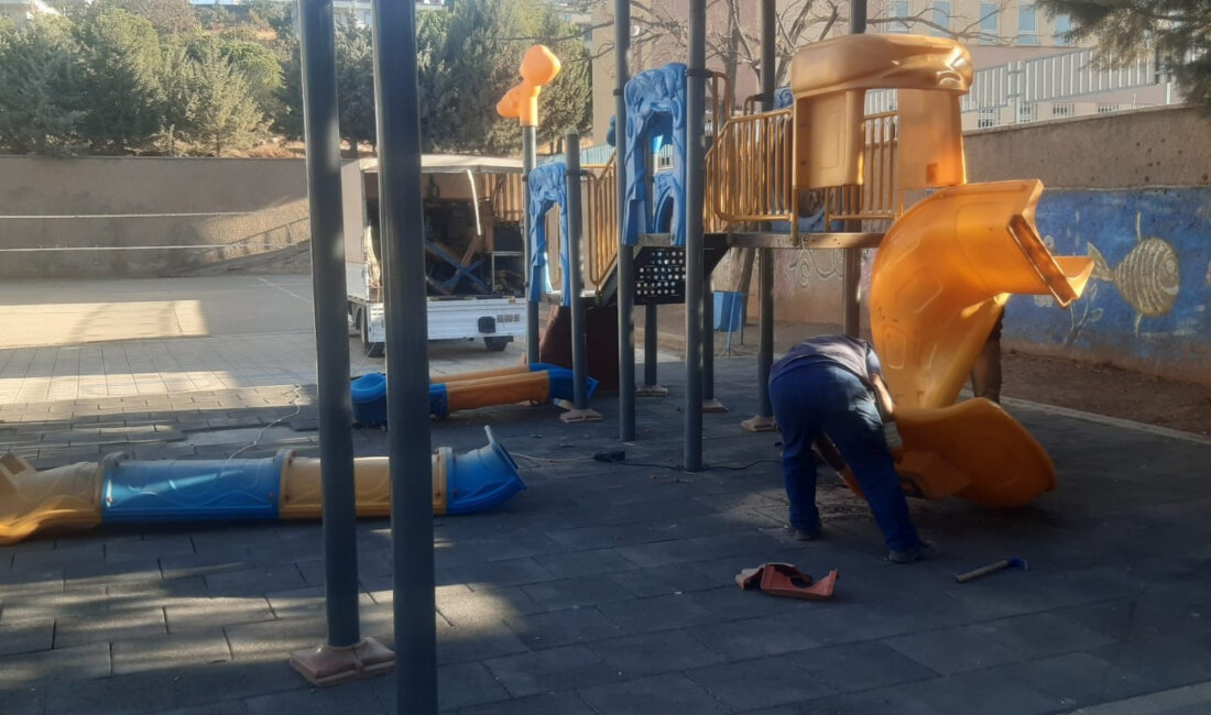 Büyükşehir Belediyesi ekipleri tarafından, şehir genelinde park ve mesire alanlarında,