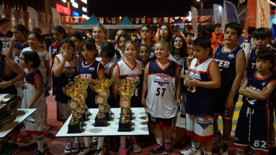 Büyükşehir Belediyesi öncülüğünde düzenlenen 3 x 3 basketbol turnuvası final