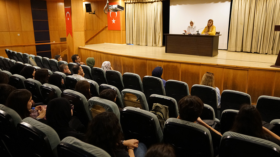 Büyükşehir Belediyesi Berdücesi Söyleşileri kapsamında Akademisyen – Yazar Doç. Dr.