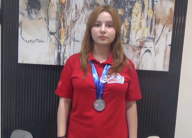 Kadirli ilçesinde yaşayan 16 yaşındaki lise öğrencisi Ayşe Sude Erzurumlu,