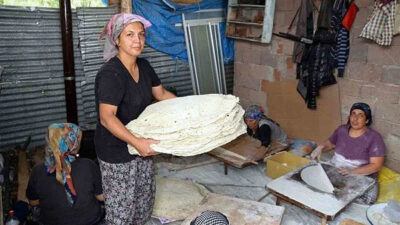 Osmaniye’nin kırsal bölgelerinde yaşayan kadınlar, yüzyıllardır sürdürülen yufka ekmek yapma