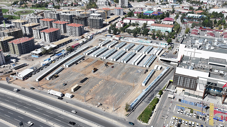 Büyükşehir Belediyesi, Piazza AVM’nin yanında oluşturulan yeni geçici çarşıda altyapı