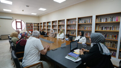 Büyükşehir Belediyesinin Kütüphane Söyleşileri’nde okurlarla bir araya gelen Yazar Dilek
