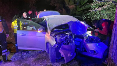 Kadirli’de ağaca çarpan otomobilde bulunan bir kişi hayatını kaybetti bir