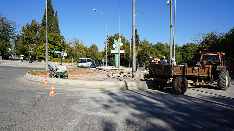 Büyükşehir Belediyesi, Onikişubat’ın işlek arterlerinden Av. Mehmet Ali Kısakürek Caddesi’nde