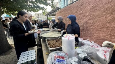 Kadirli’de İmam Hatip Lisesi tarafından pilav günü etkinliği düzenlendi. Şehit