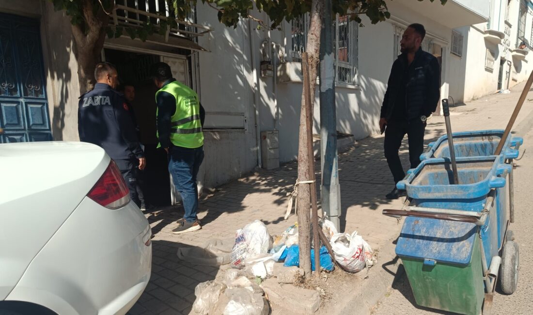 Büyükşehir Zabıtası, evsel atıkların çevreye rastgele atılması sonucu oluşan görüntü