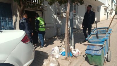 Büyükşehir Zabıtası, evsel atıkların çevreye rastgele atılması sonucu oluşan görüntü