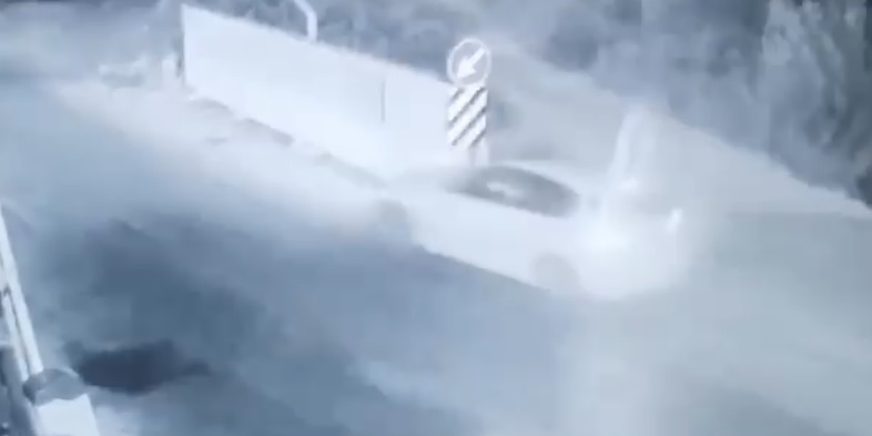 Eser PAZARBAŞI/ ADANA, – ADANA’da, kontrolden çıkarak beton bariyere çarpan