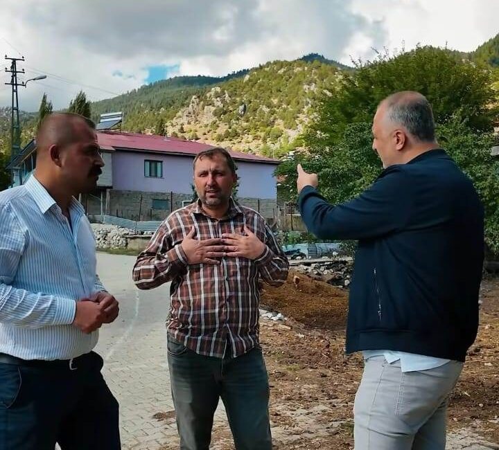Andırın Belediyesi hizmetlerine Akgümüş mahallesinde kilit parke taşı döşeme çalışması