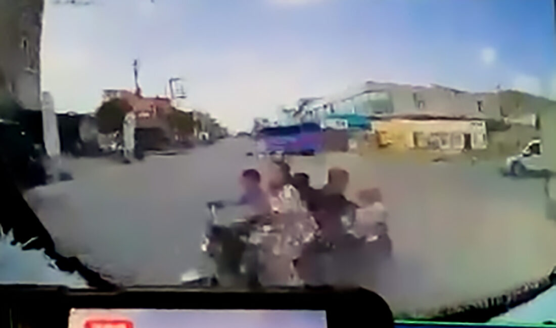 Anıl ATAR/ADANA, – ADANA’da dolmuşun elektrikli motosiklete çarptığı kazada, 5’i