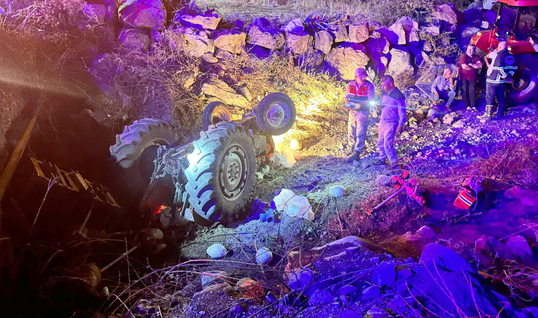 Kadir ÇELİK/İSLAHİYE (Gaziantep), – GAZİANTEP’in İslahiye ilçesinde, şarampole devrilen traktörün