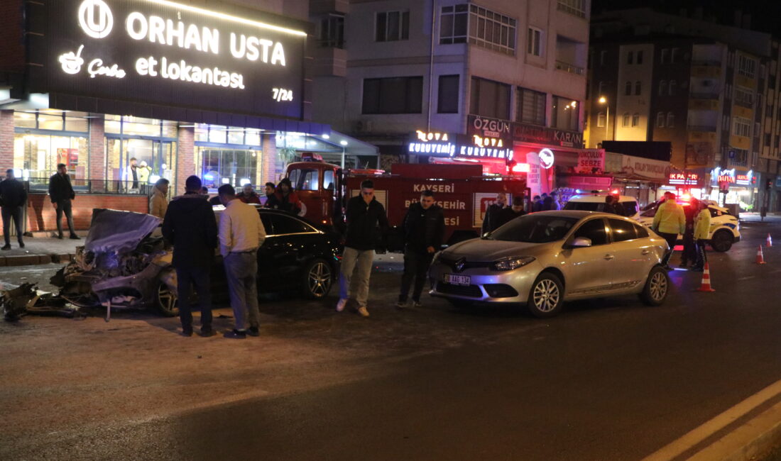 Furkan KAVUKLU/ KAYSERİ, – KAYSERİ’de, park halindeki iki araca ve