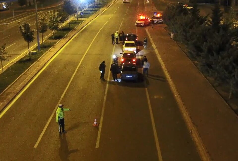 KAYSERİ, – KAYSERİ’de polis ekiplerinin gerçekleştirdiği asayiş uygulamasında 3’ü hükümlü