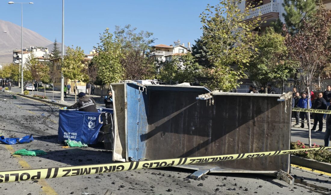Yasin EVLER/DEVELİ (Kayseri), – KAYSERİ’nin Develi ilçesinde kömür yüklü kamyon,