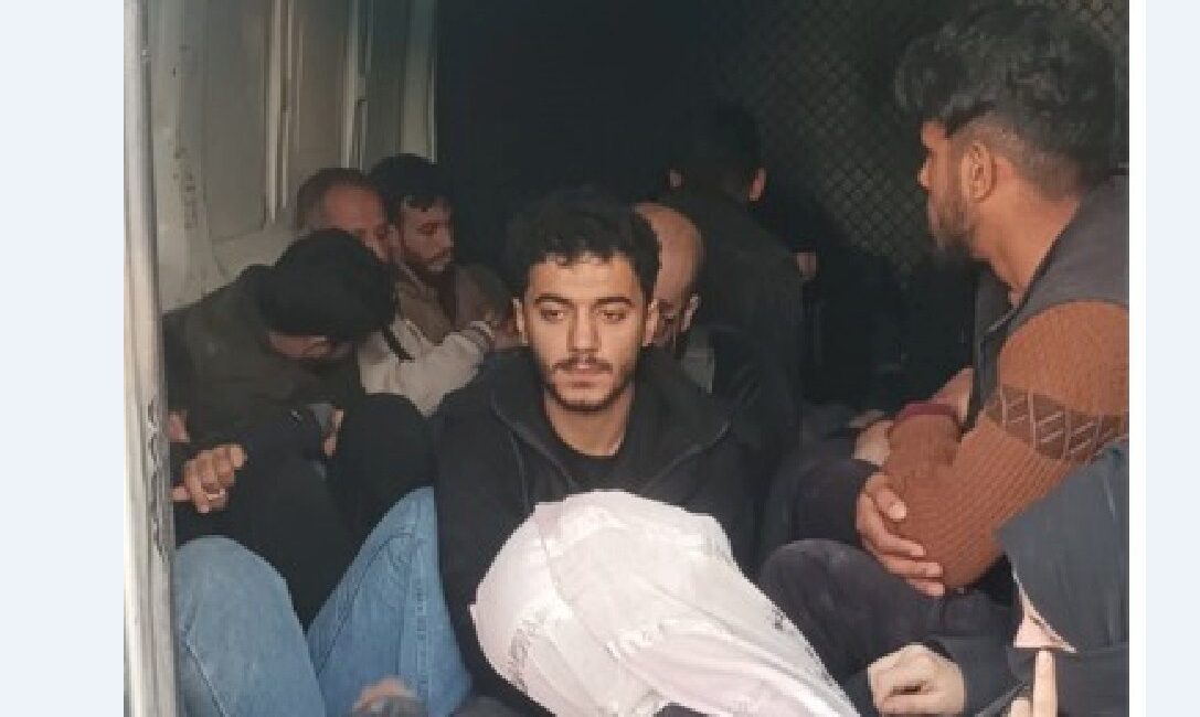 Reşit ÇELEBİOĞLU/KİLİS, – KİLİS’te polis ekipleri tarafından durdurulan minibüste, 18