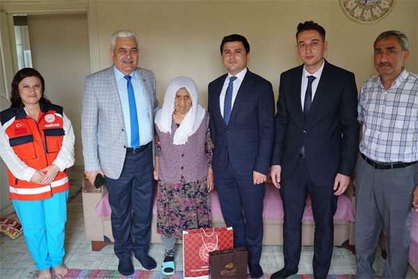 Sumbas Kaymakamı Mustafa Köroğlu, 1 Ekim Dünya Yaşlılar Günü’nde Sumbas’da