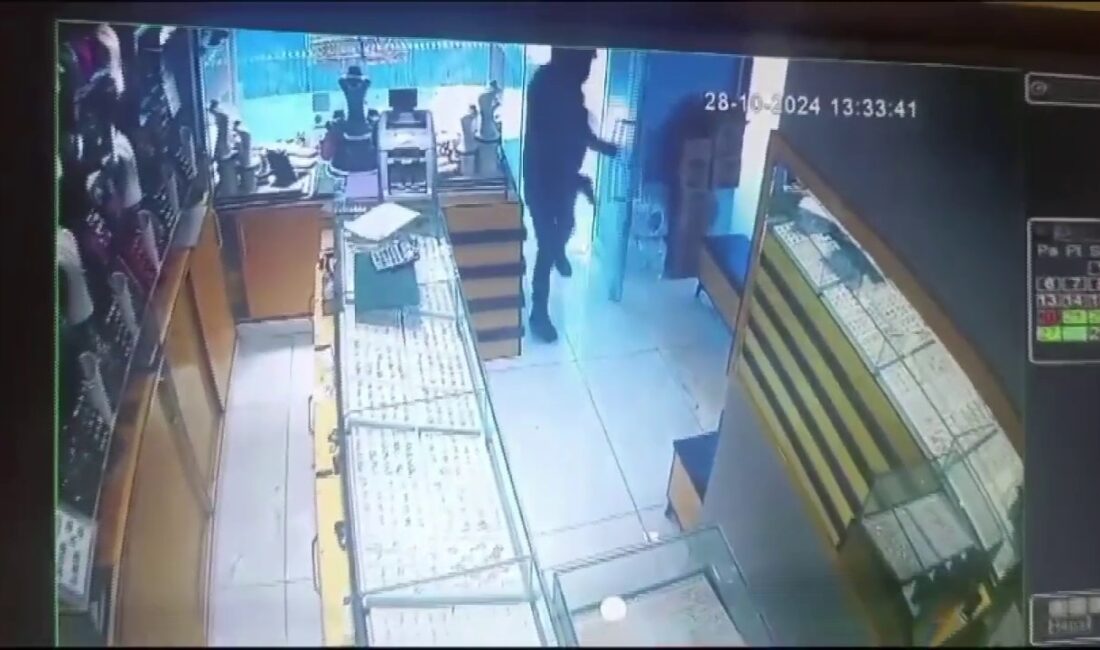 Anıl ATAR-Yaşar SERİNTÜRK/ADANA, – ADANA’da kuyumcu dükkanına giren kasklı şüpheli,
