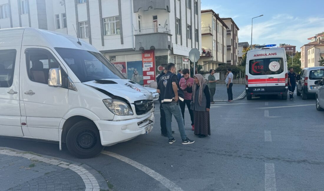 Furkan KAVUKLU/KAYSERİ, – KAYSERİ’de otomobil ile minibüsün çarpıştığı kazada, 7’si