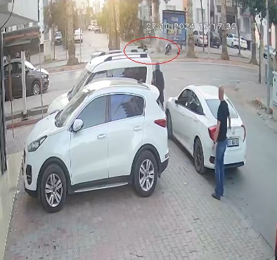Ceyhun ÖZER/CEYHAN (Adana), – ADANA’nın Ceyhan ilçesinde motosikletin kaldırımdaki ağaca