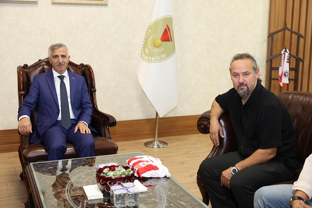 Kahramanmaraş Valisi Mükerrem Ünlüer ve Kahramanmaraşspor Başkanı Yılmaz Terliksiz ile