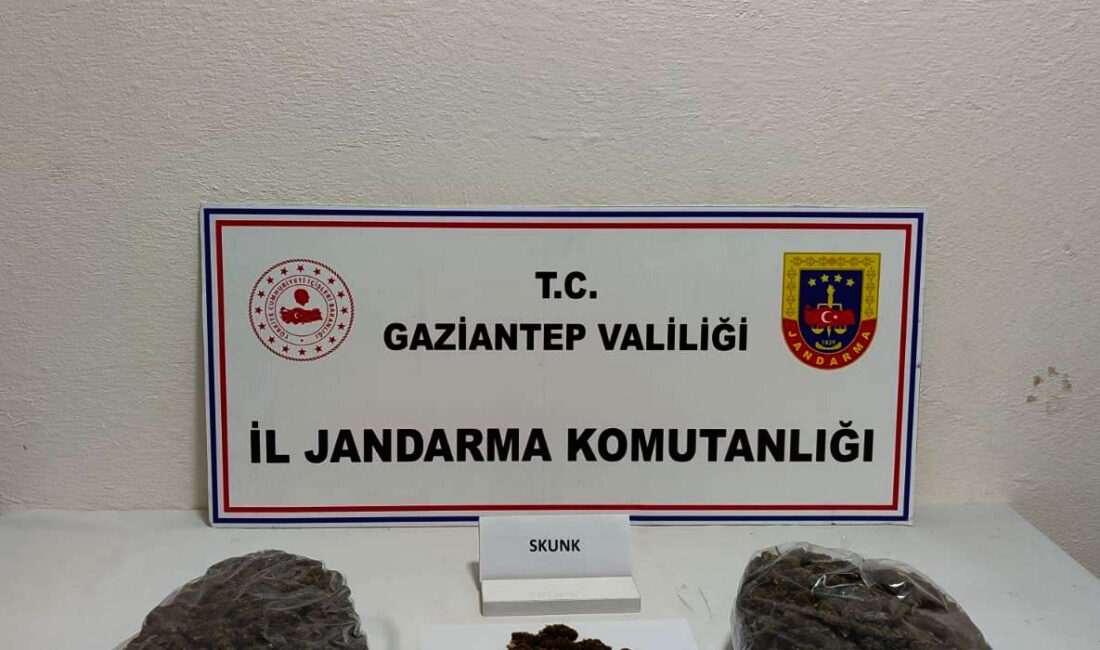 Kadir ÇELİK/NURDAĞI (Gaziantep), -GAZİANTEP’te valizinde 5 kilo 100 gram skunk