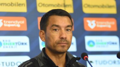 Van Bronckhorst: Amsterdam’dan Sonra bugün gösterdiğimiz reaksiyon çok güzel Samed