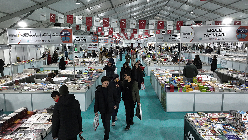 Büyükşehir Belediyesinin 9. Uluslararası Kitap Fuarı, büyük bir ilgi ve