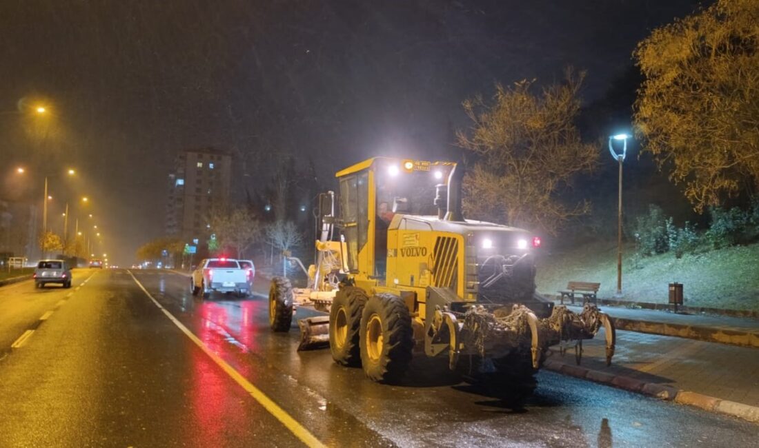 Büyükşehir Belediyesi, kış şartlarıyla mücadele çerçevesinde çalışmalarını yoğun bir şekilde
