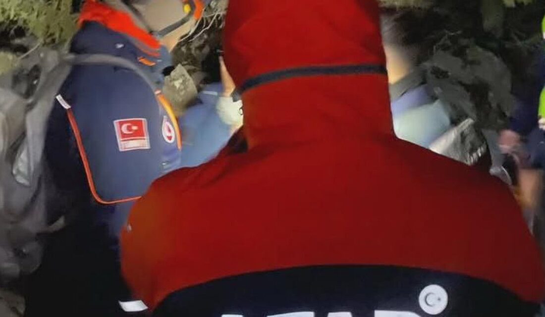 Kahramanmaraş’ta dağda mahsur kalan vatandaşı ekipler son anda kurtardı. 