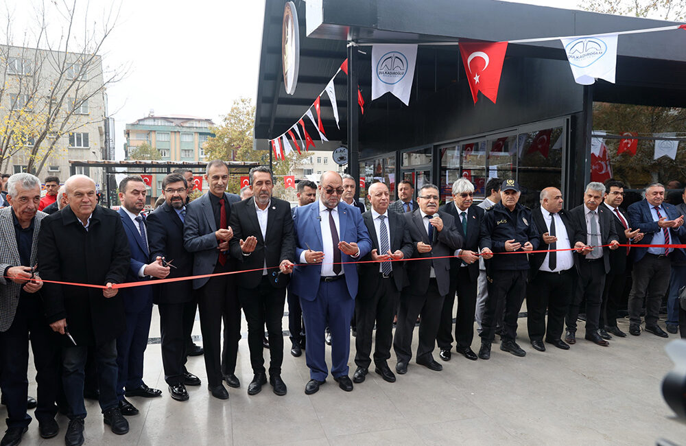 Dulkadiroğlu Belediyesi, uzun süredir ihmal edilen parkların yenilenmesi kapsamında önemli