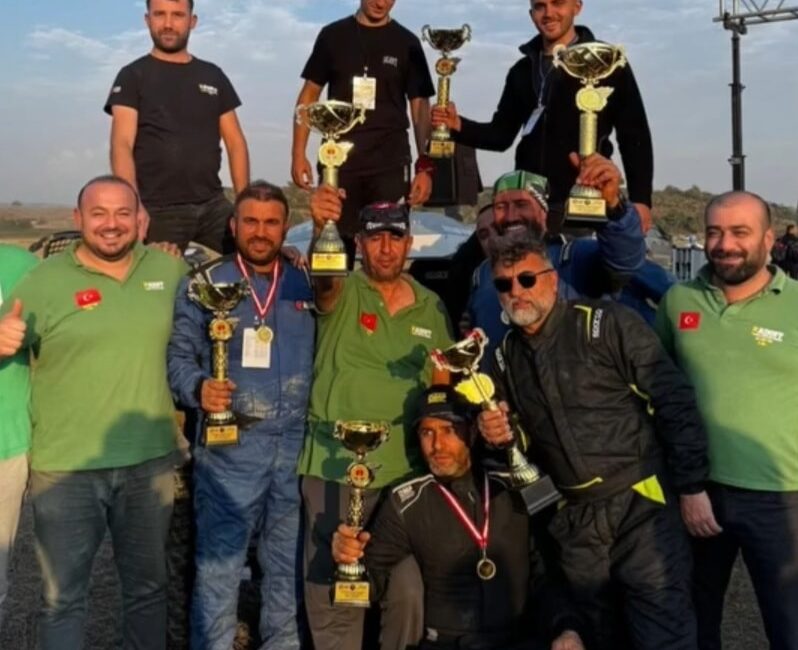 Adana’da gerçekleştirilen Türkiye Off-Road Şampiyonası’nın 3. Ayak yarışında Kadirli Off-Road