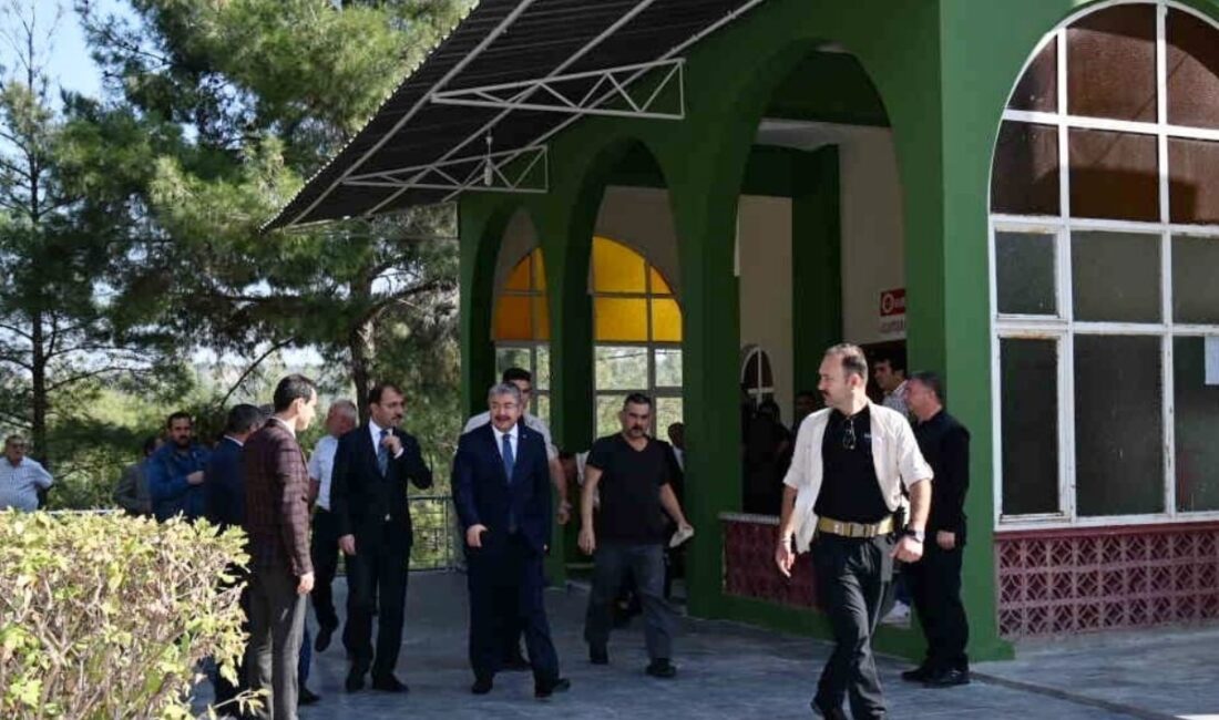 Osmaniye Valisi Dr. Erdinç Yılmaz, 6 Şubat depreminde hasar alan