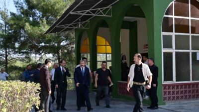 Osmaniye Valisi Dr. Erdinç Yılmaz, 6 Şubat depreminde hasar alan