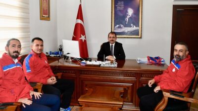 Kadirli Altın Ordu Futbol Okulundan Kadirli Kaymakamı Erdinç DOLU’ya Hayırlı
