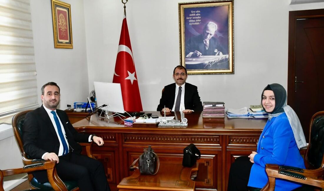 Kadirli Kaymakamı Erdinç DOLU Osmaniye’yi Temsil Edecek Öğretmenleri Makamında Kabul