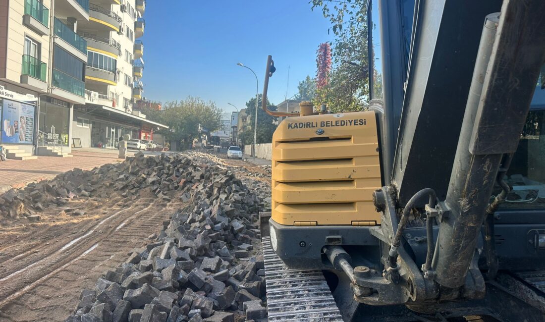Kadirli Belediyesi Fen İşleri Müdürlüğü ekiplerince, Mehmet Can Caddesi Dr.