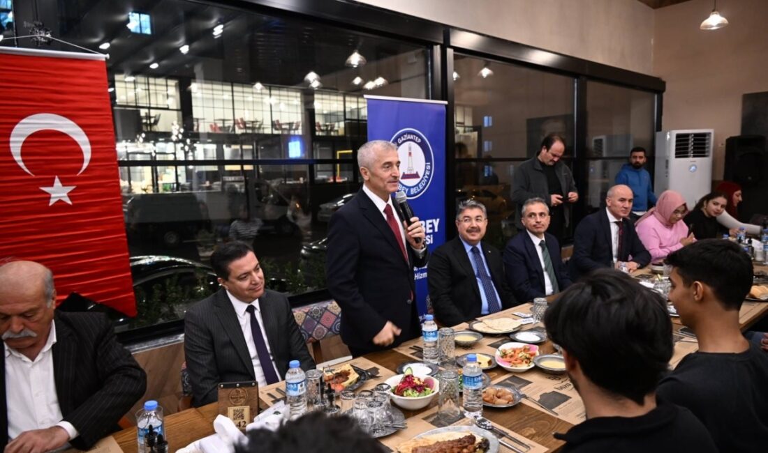 Osmaniye Valisi Dr. Erdinç Yılmaz, Osmaniye Belediye Başkanı İbrahim Çenet,