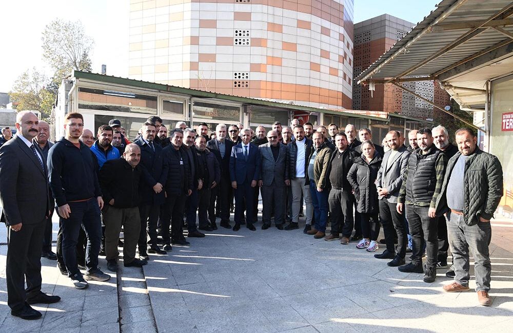 Vali Mükerrem Ünlüer ile birlikte Derepazarı’nı ziyaret ederek bölge esnafları