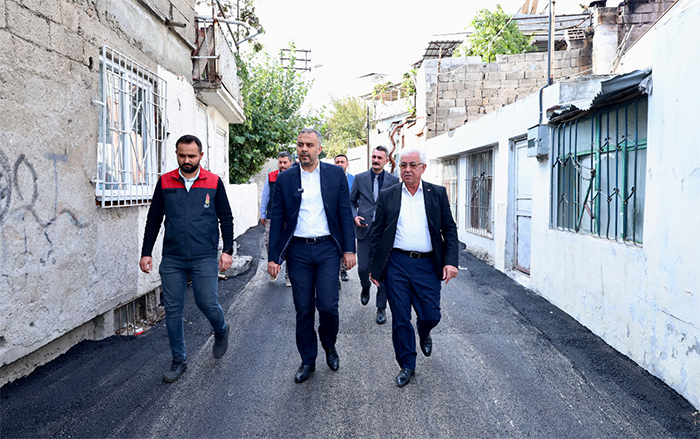 Asfalt Seferberliği kapsamında Osmangazi Mahallesi’nde devam eden çalışmaları yerinde inceleyip,