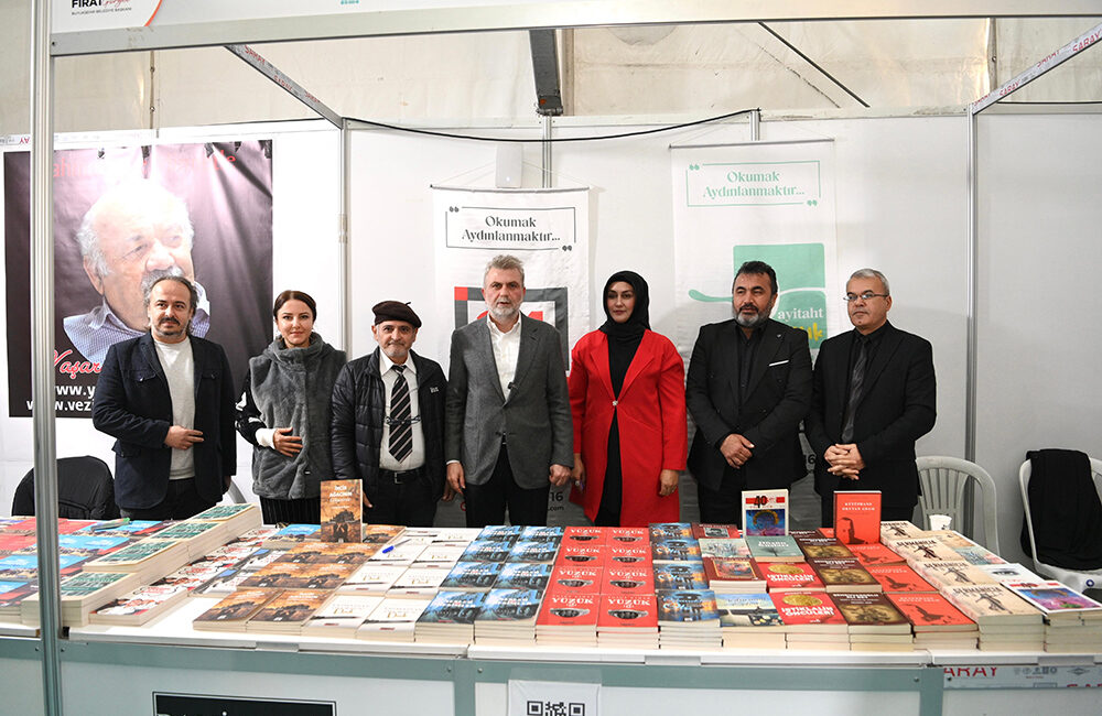 9. Uluslararası Kahramanmaraş Kitap Fuarı’nı ziyaret ederek vatandaşlar ve yazarlarla