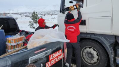 Büyükşehir Belediyesi İtfaiyesi, yoğun kar yağışı ve düşük sıcaklıklar nedeniyle