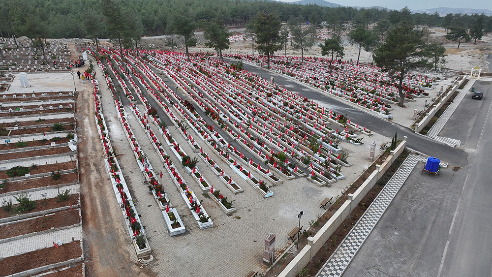 Büyükşehir Belediyesi, şehir genelinde toplam 2 bin 300 mezarlıkta bakım,